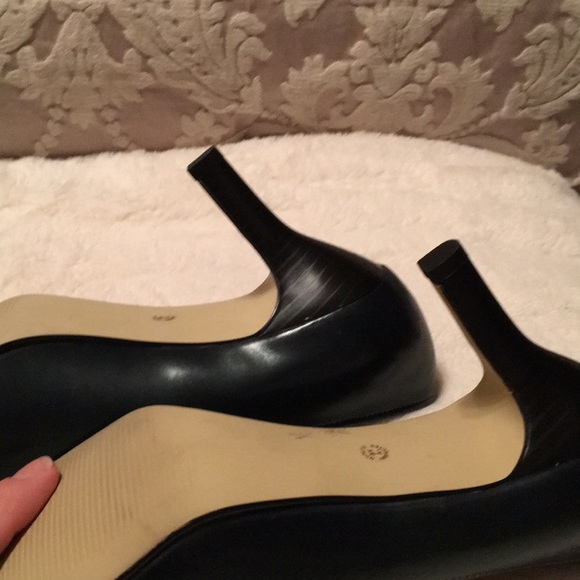 NWOT Navy blue heels with buckle - Picture 6 of 8